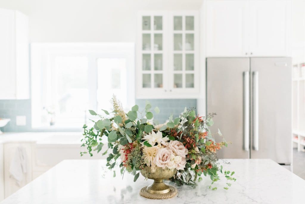 fall coloured floral arrangement on kitchen island