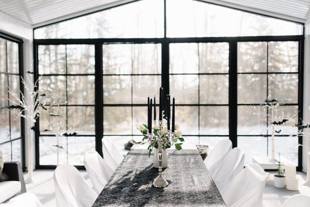 A gothic table setting is romantic for Halloween