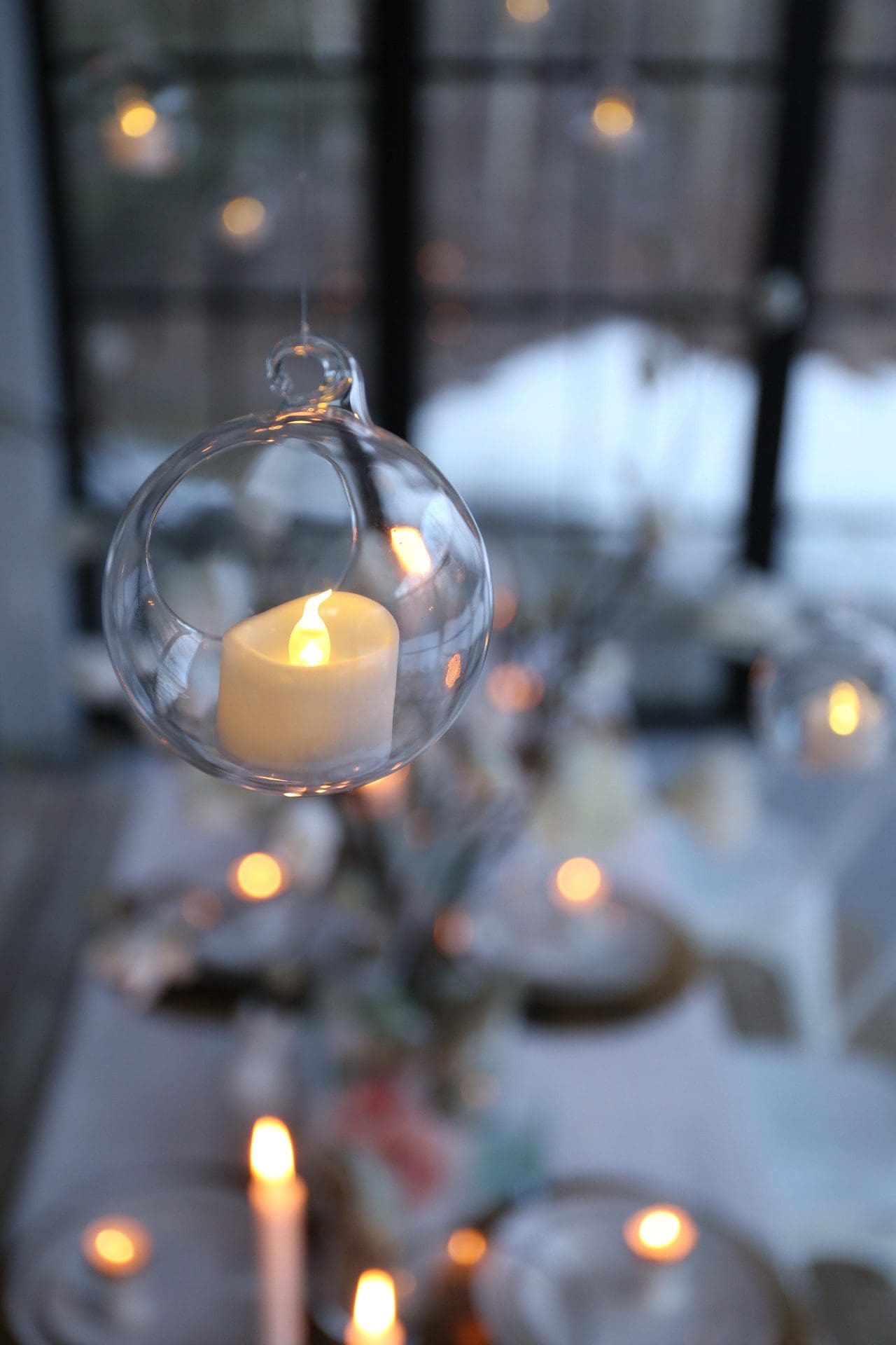 Tealight in a glass ball - a beautiful winter decorating idea