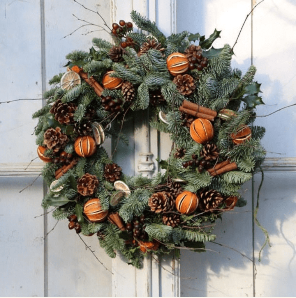 Wreaths that look good, but also smell good! Add dried fruit or cinnamon sticks to your holiday wreath!