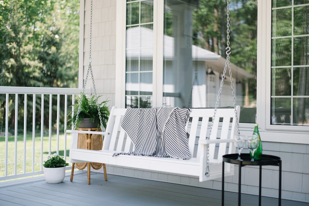 Simple and Neutral Summer Front Porch Decor 