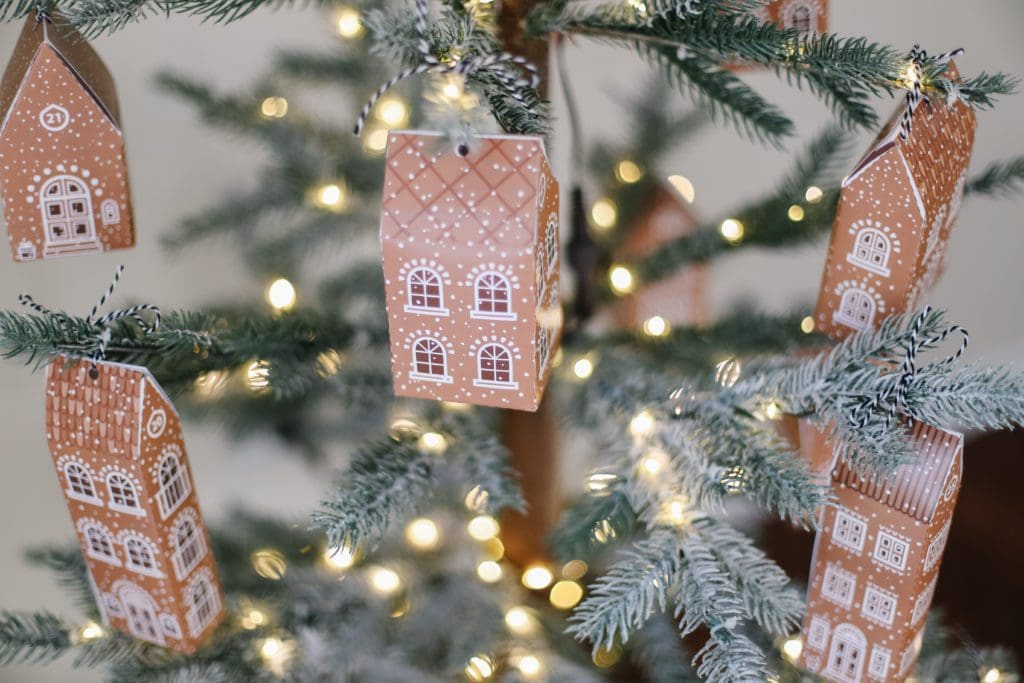 hanging gingerbread house box