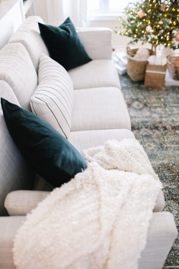 Couch with green throw pillows 