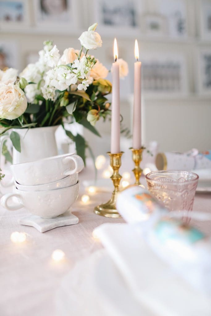 A vase of flowers on a table