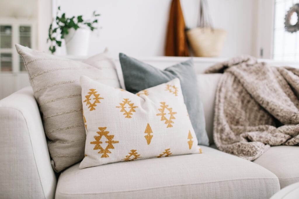 A Simple Guide to Styling Throw Pillows - The Ginger Home